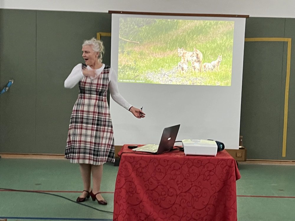 Begeisterte Viertklässler feiern mit Fräulein Brehm die Wissenschaft